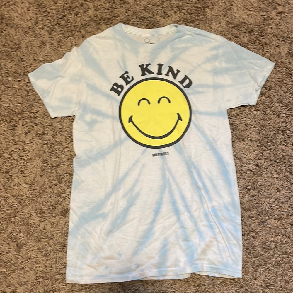 Target short sleeve shirt with “be kind” Size small